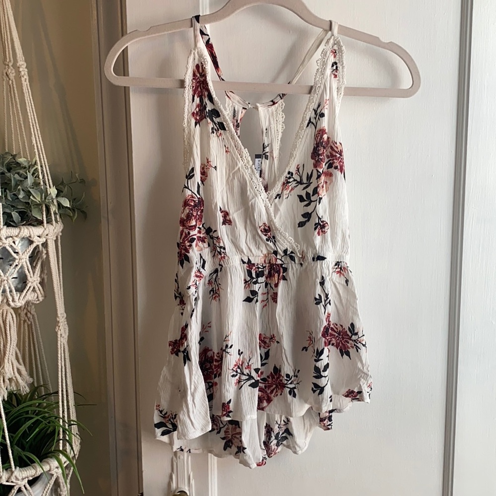 Kendall & Kylie Flowy Floral Shirt Top